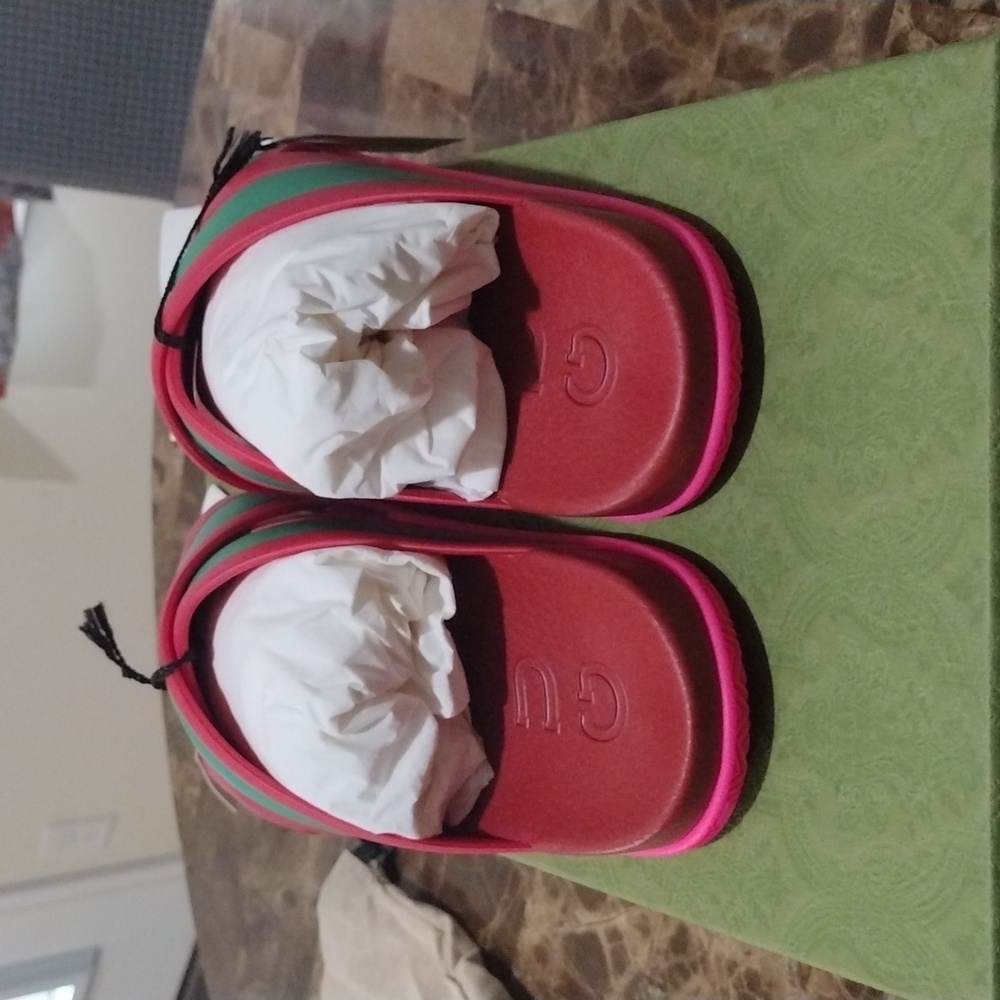 💯 Auth Gucci Slides - Picture 7 of 8